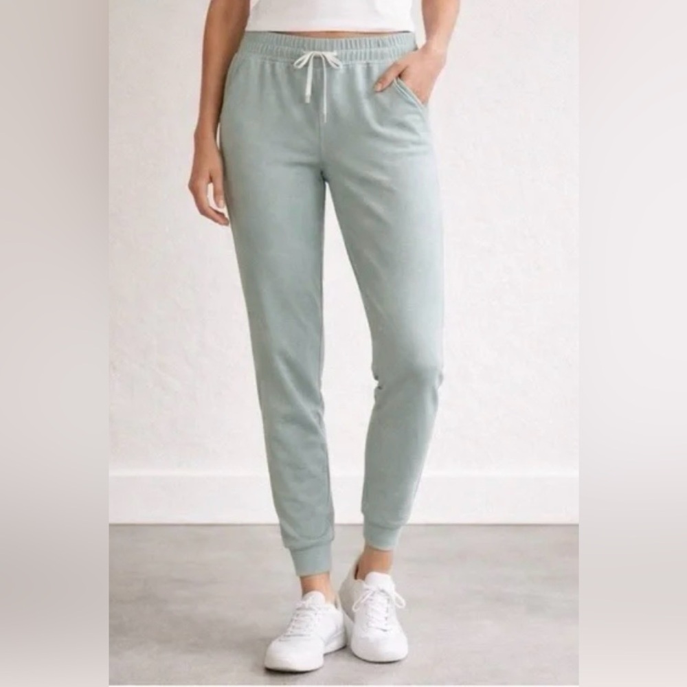 Women’s Vuori Performance DreamKnit Joggers in Heather Green